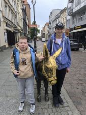 TEATRALNA LEKCJA POZA ŁAWKĄ...
